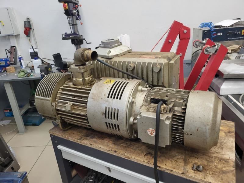 Разборка б/у вакуумного насоса Busch R5 RA 0302 D выявила критические неисправности